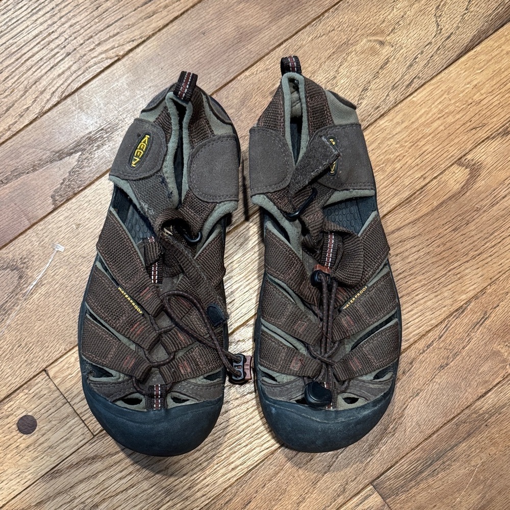 KEEN Kids Sandals Boys Size 4 Brown Closed Toe Hiking Water Shoes
